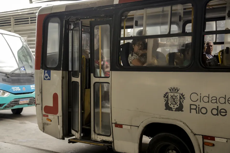 Má conservação, demora e reclamação: empresas de ônibus criticadas por Paes enfrentam recuperação judicial e dívidas