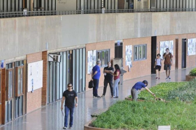 UnB cancela aulas e atividades presenciais por causa da fumaça