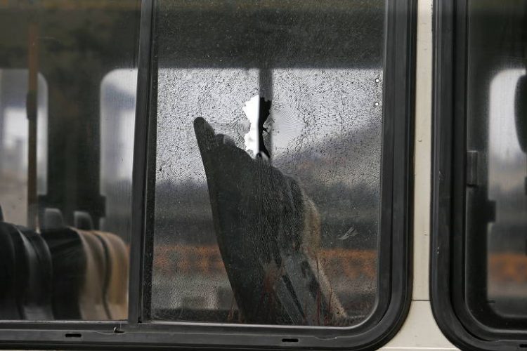 Violência traumatiza motoristas de ônibus no RJ, e 500 estão afastados para tratamento psicológico